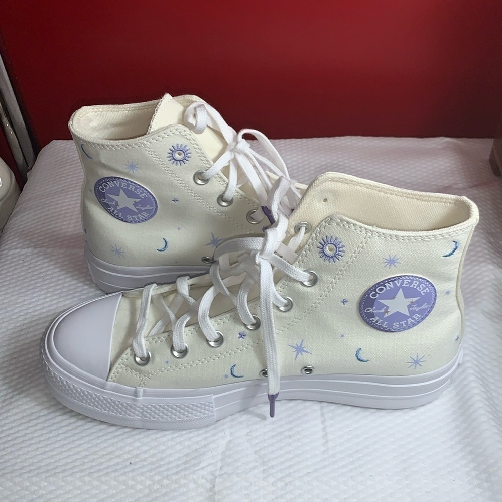 NWOT CONVERSE PLATFORM SNEAKERS.   8DBA4​​​​​​​​​​​​​​​​​​​​​​​​​​​​​